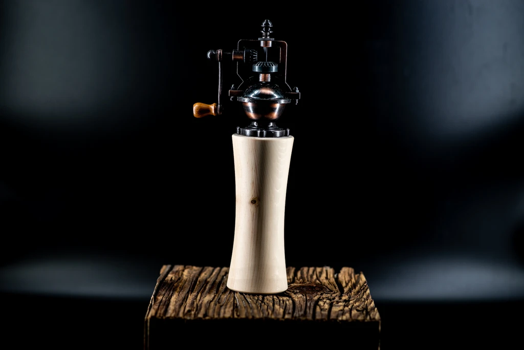 Gewürzmühle aus Zirbe
